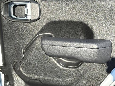 Used 2024 Jeep Gladiator Sport image 28