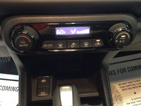 Used 2024 Nissan Kicks SR image 21