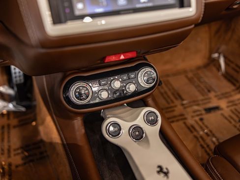 Used 2012 Ferrari California image 27