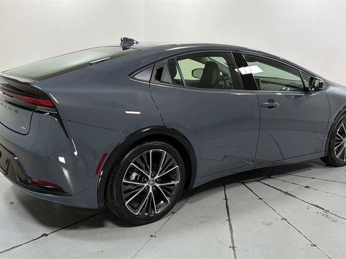 Certified 2025 Toyota Prius XLE image 5