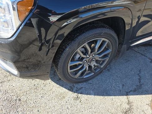 Used 2024 GMC Terrain Denali w/ Black Diamond Edition image 10