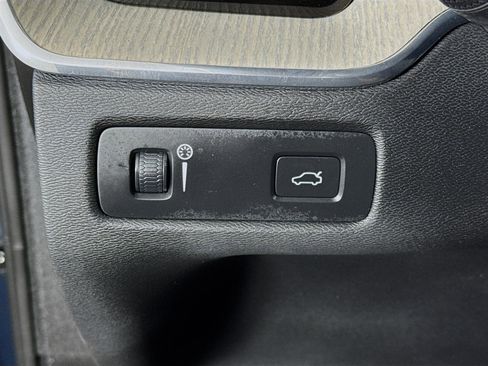 Used 2019 Volvo XC60 T5 Inscription image 11