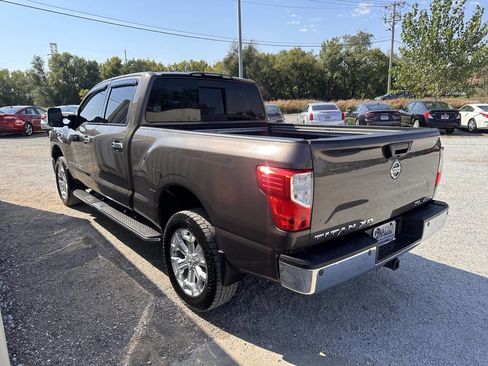 Used 2016 Nissan Titan SL image 4