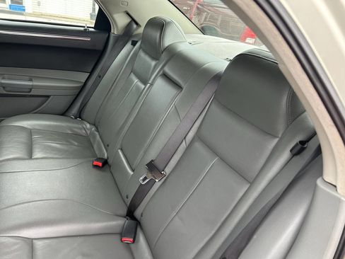 Used 2005 Chrysler 300 Touring image 39