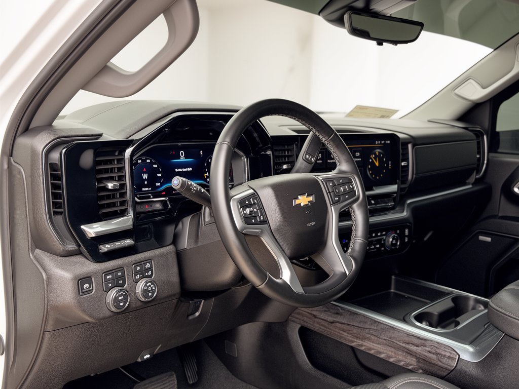 Used 2025 Chevrolet Silverado 3500 LTZ w/ LTZ Convenience Package AWD/4WD image 4