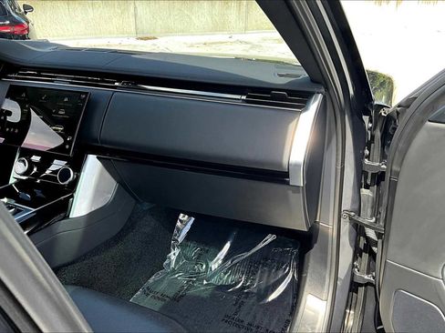 Used 2023 Land Rover Range Rover Long Wheelbase SE image 33