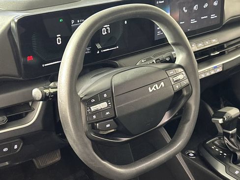 Used 2025 Kia K4 FWD image 14