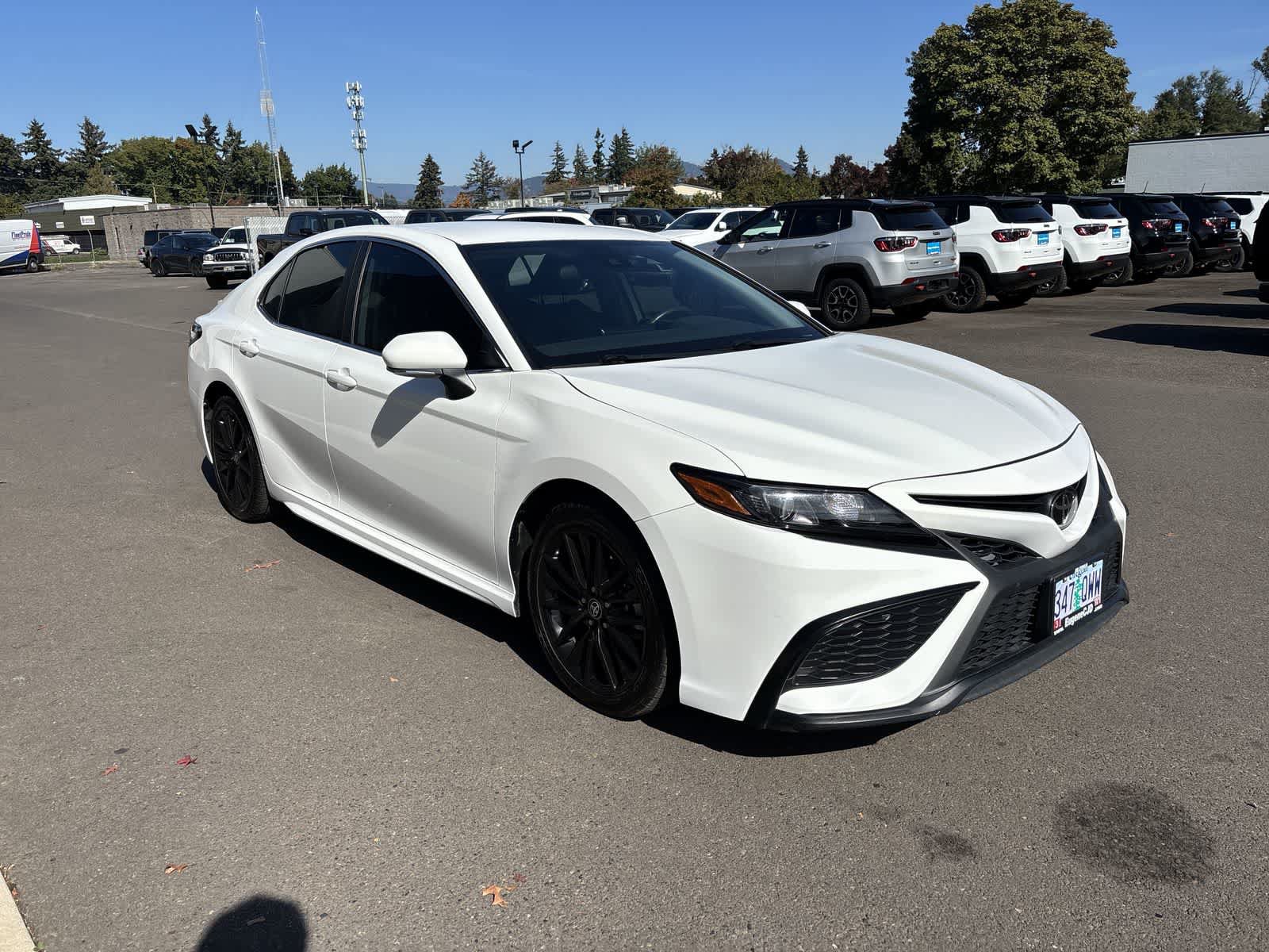 Used 2024 Toyota Camry SE FWD image 5