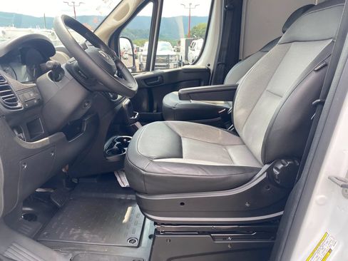 Used 2025 RAM ProMaster 2500 w/ Convenience Group FWD image 9