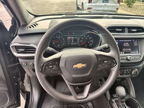 Used 2023 Chevrolet TrailBlazer LT FWD image 11