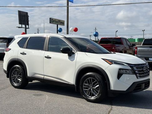 Used 2026 Nissan Rogue S FWD image 22