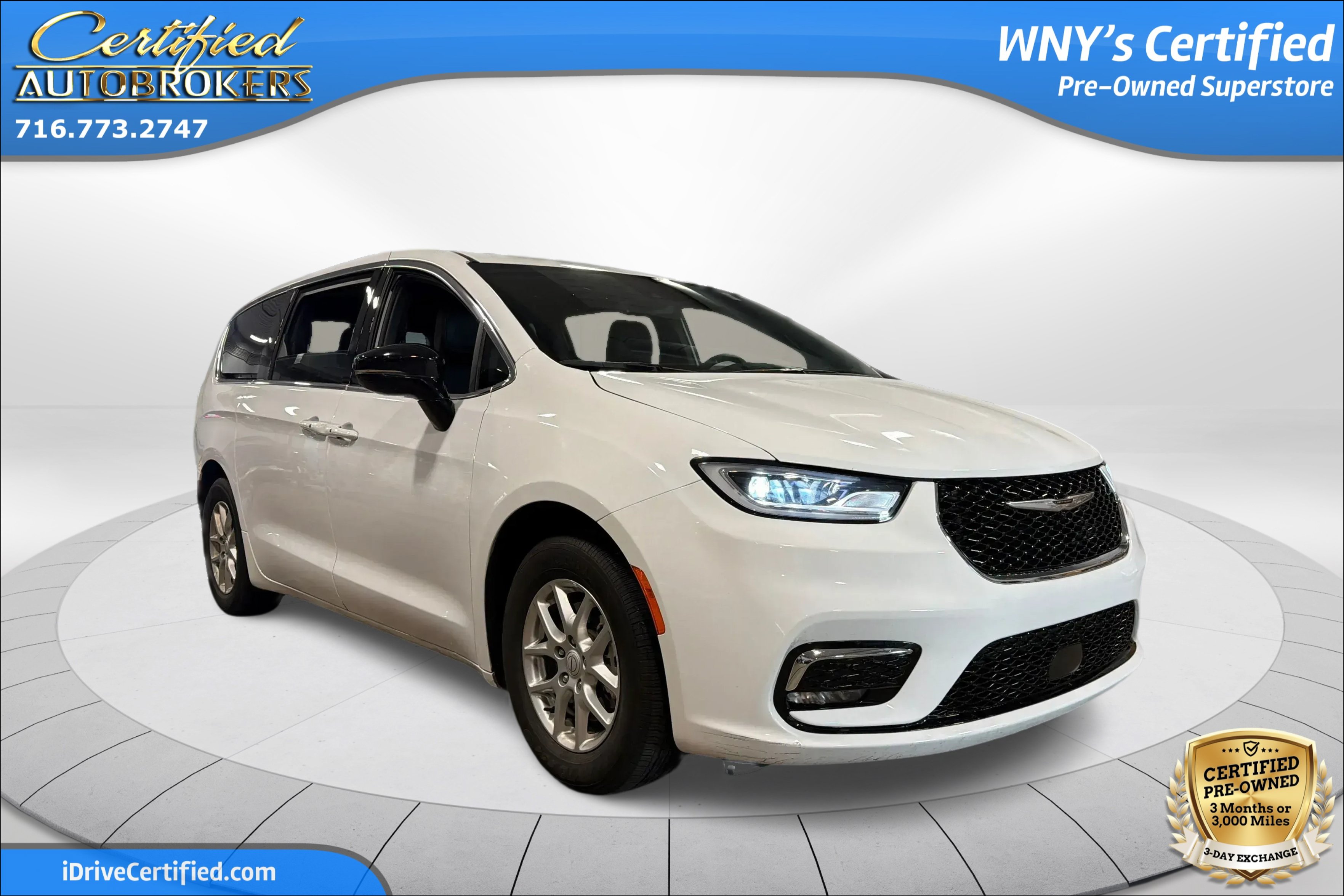 Used 2026 Chrysler Pacifica Select FWD image 3