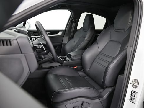 Used 2024 Porsche Cayenne Coupe AWD/4WD image 5