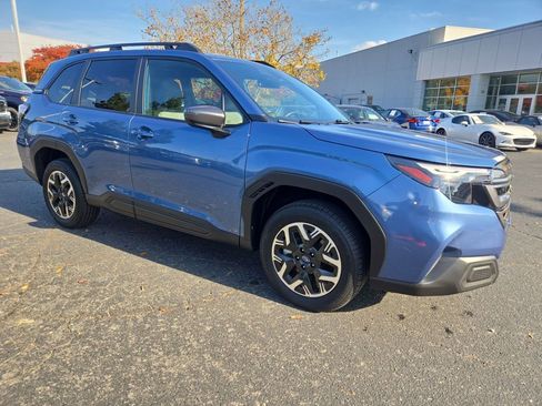 Used 2025 Subaru Forester Premium image 7