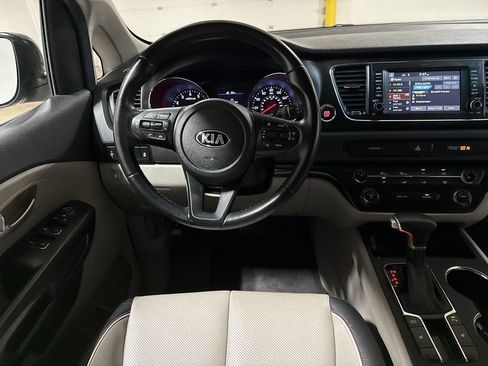 Used 2020 Kia Sedona EX FWD image 11