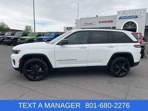 Used 2023 Jeep Grand Cherokee Altitude AWD/4WD image 2