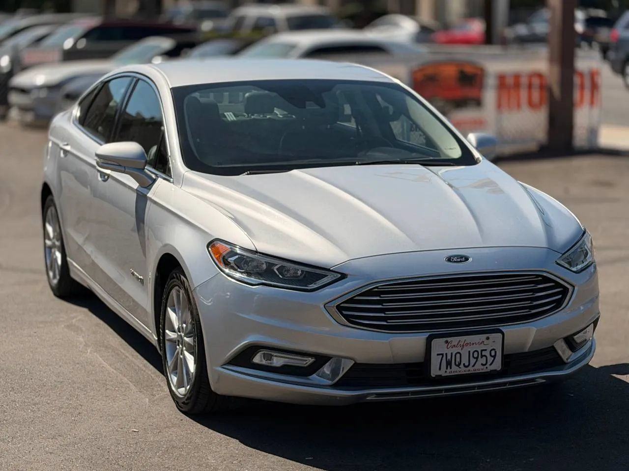 Used 2017 Ford Fusion SE w/ Equipment Group 602A FWD image 2
