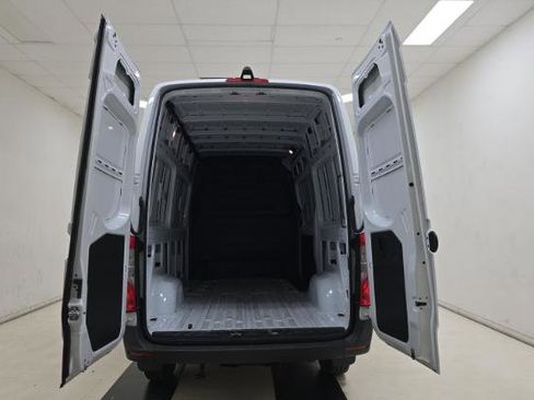 Used 2025 Mercedes-Benz Sprinter 2500 image 7