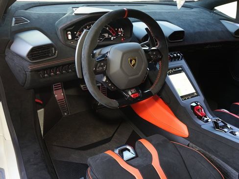 Used 2022 Lamborghini Huracan STO image 15