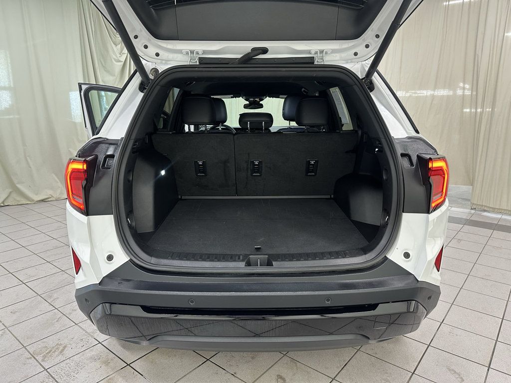 Used 2026 GMC Terrain Elevation w/ Elevation Premium Package FWD image 8