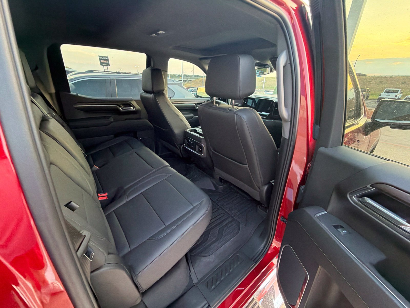 Used 2025 GMC Sierra 1500 SLT AWD/4WD image 18