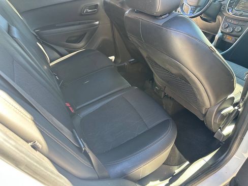 Used 2019 Chevrolet Trax LT w/ LT Convenience Package FWD image 10
