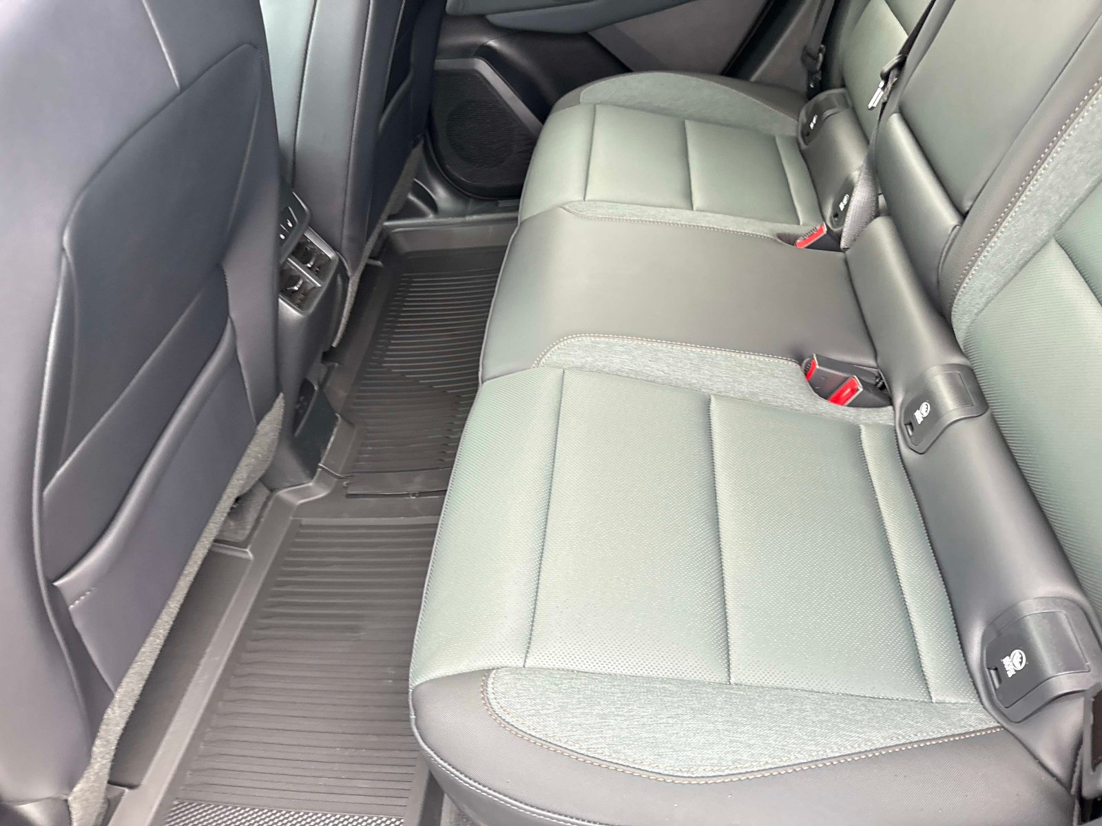 New 2027 GMC Terrain AT4 w/ Convenience Package III AWD/4WD image 13