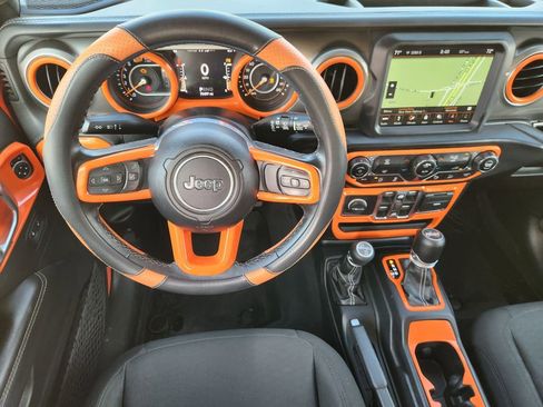 Used 2019 Jeep Wrangler Unlimited Sahara w/ Dual Top Group AWD/4WD image 25
