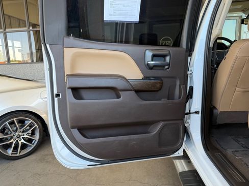 Used 2018 GMC Sierra 2500 Denali w/ Duramax Plus Package AWD/4WD image 23