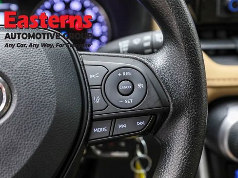 Used 2022 Toyota RAV4 LE image 16