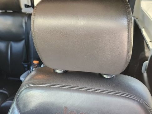 Used 2016 Jeep Wrangler Unlimited Sahara w/ Connectivity Group AWD/4WD image 21