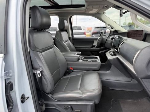 Used 2025 Ford Expedition Active AWD/4WD image 18