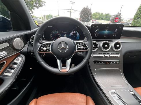 Used 2023 Mercedes-Benz GLC 300 4MATIC Coupe image 5