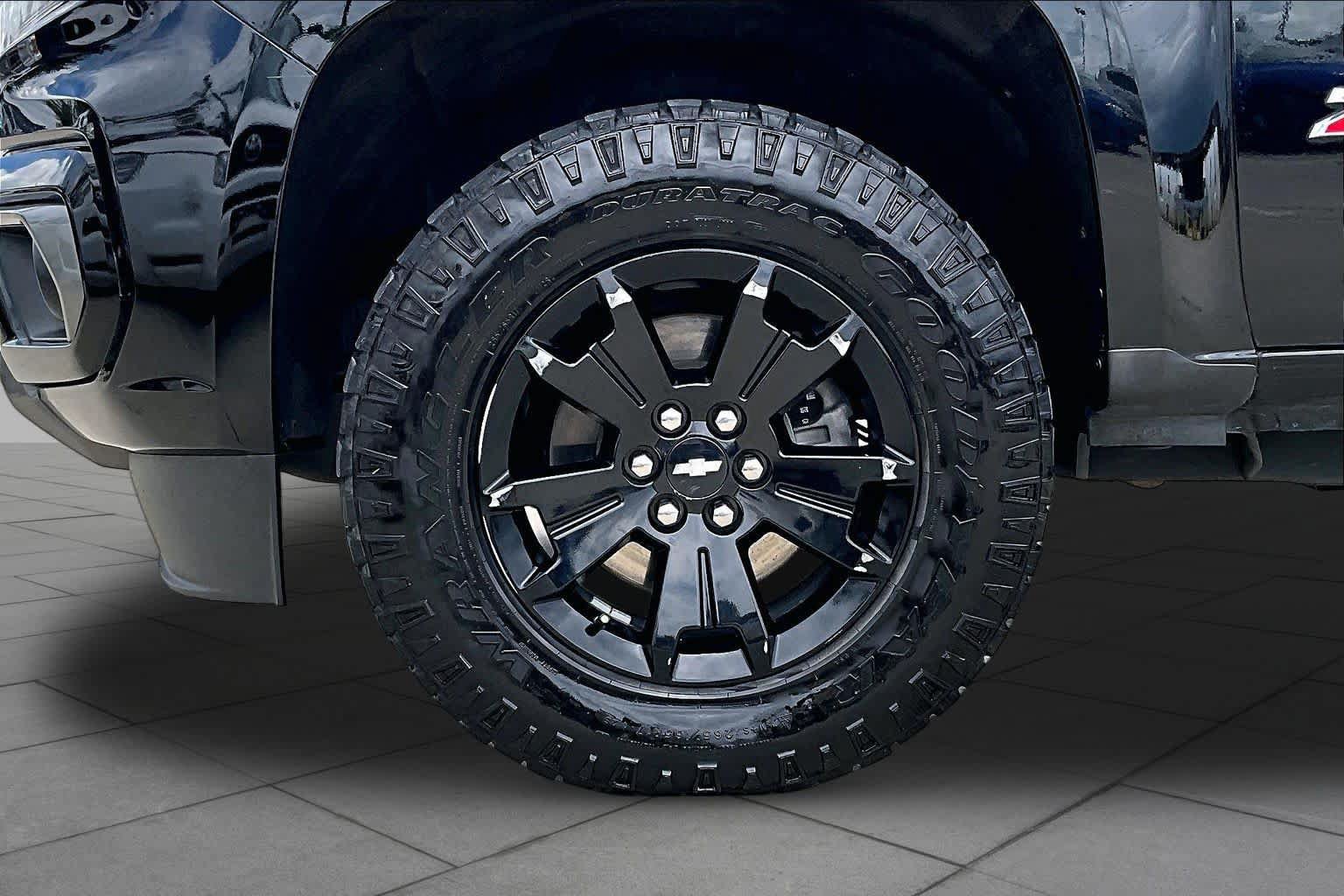 Used 2021 Chevrolet Colorado Z71 w/ Z71 Midnight Edition RWD image 11