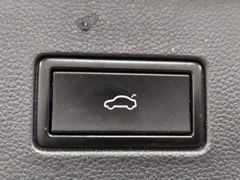 Used 2019 Volkswagen Atlas SEL R-Line AWD/4WD image 7