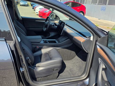 Used 2024 Tesla Model Y Long Range AWD/4WD image 13