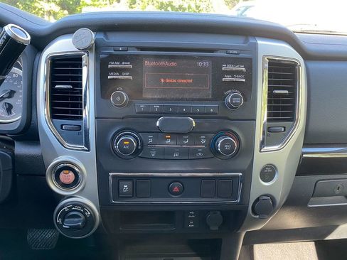 Used 2017 Nissan Titan SV image 16