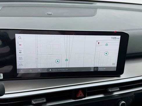Used 2025 Kia Sorento S w/ Panoramic Sunroof Package FWD image 9