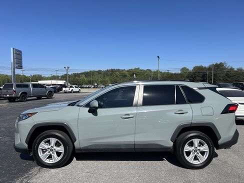 Used 2020 Toyota RAV4 XLE image 3