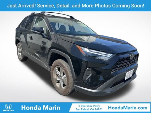 Used 2025 Toyota RAV4 XLE FWD image 1
