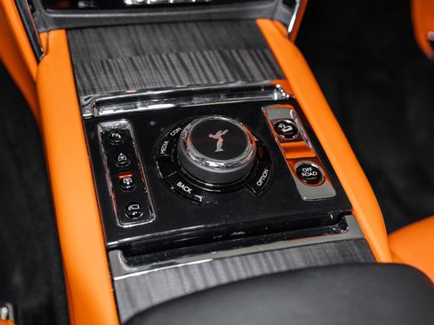 Used 2022 Rolls-Royce Cullinan w/ Dark Exterior Package image 51