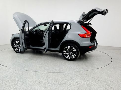 Certified 2024 Volvo XC40 B5 Plus w/ Protection Package Premier image 12