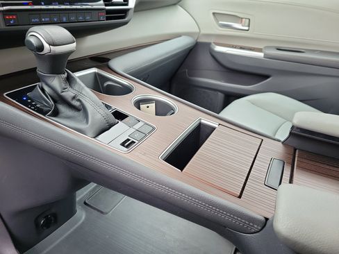 Used 2023 Toyota Sienna XLE image 29