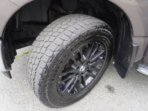 Used 2017 Nissan Titan SL AWD/4WD image 29