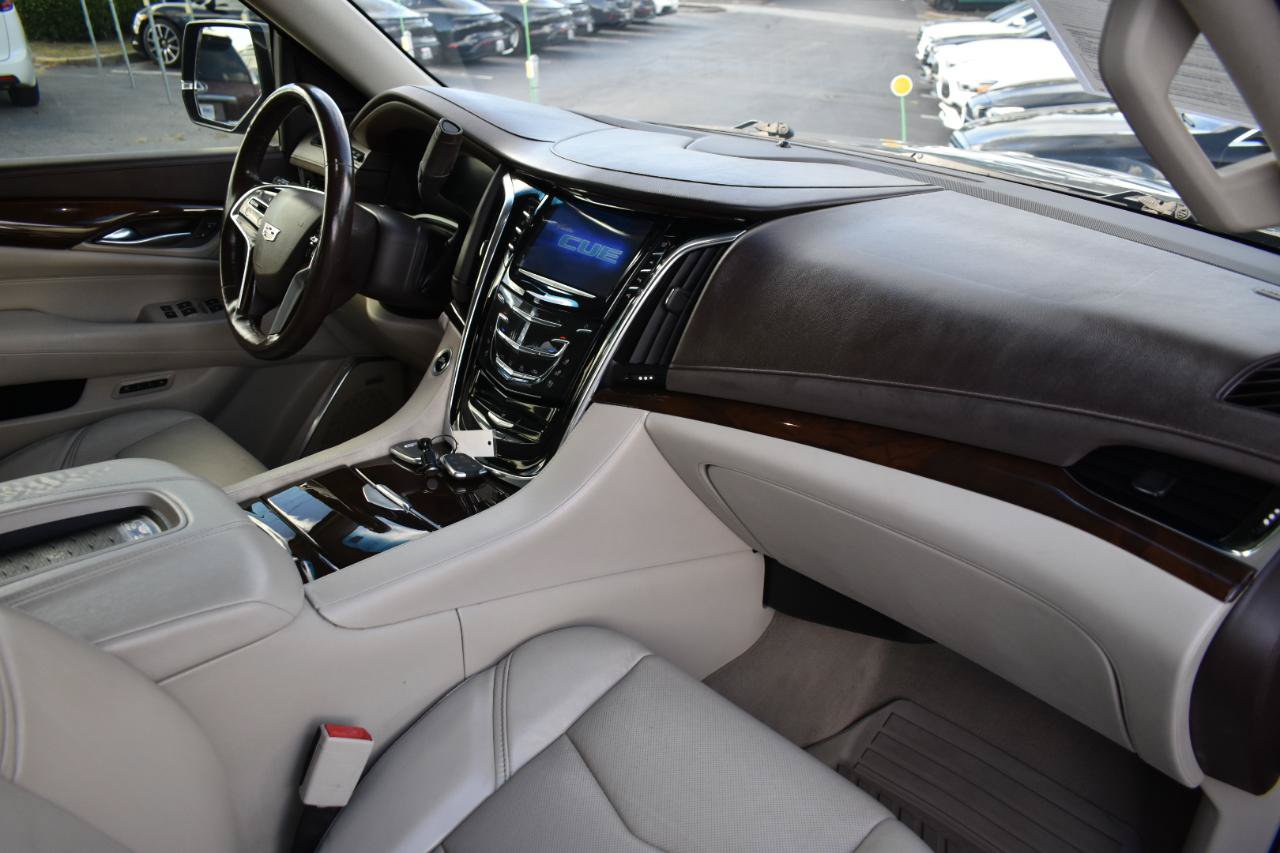 Used 2017 Cadillac Escalade Premium Luxury AWD/4WD image 13