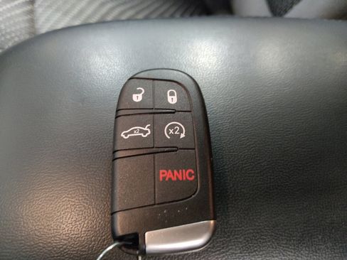 Used 2017 Dodge Journey SE w/ Flexible Seating Group image 32