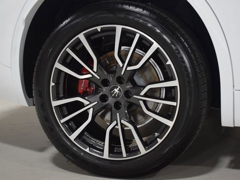 Certified 2023 Maserati Grecale Modena image 16