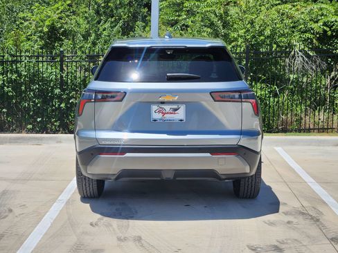 New 2027 Chevrolet Equinox LT w/ Convenience Package II FWD image 8