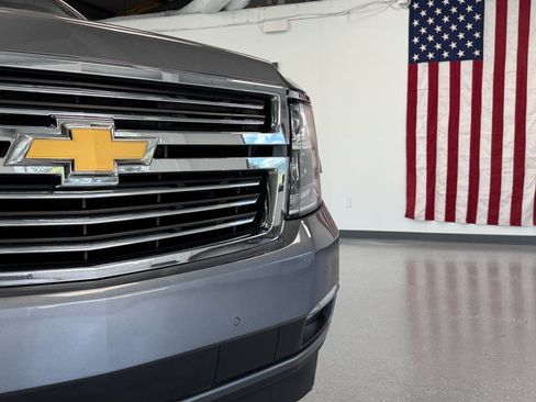 Used 2020 Chevrolet Suburban Premier w/ Premier Plus Edition AWD/4WD image 11