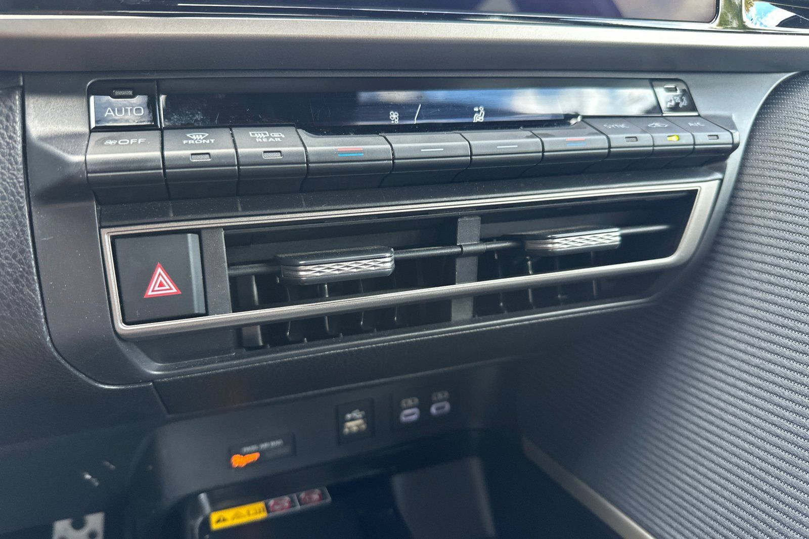 Used 2025 Toyota Camry SE FWD image 27